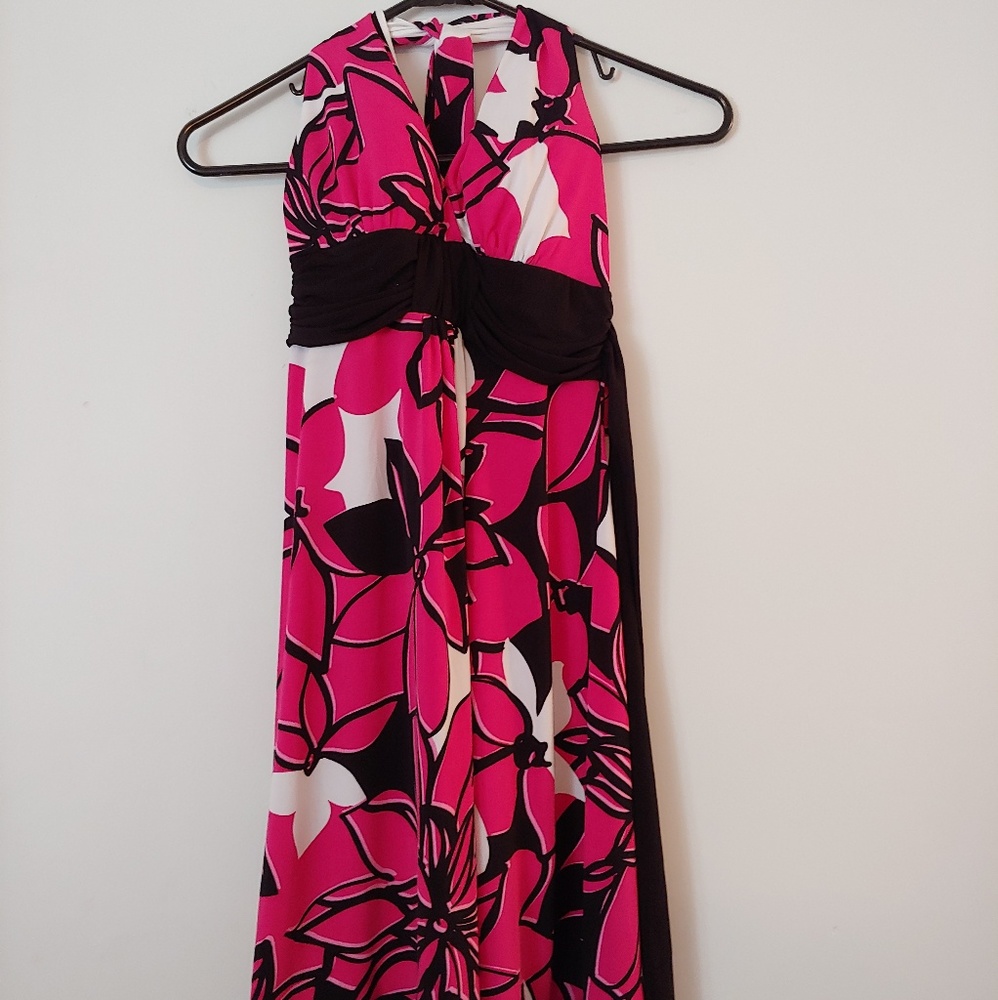 Cute pink & white floral dress!